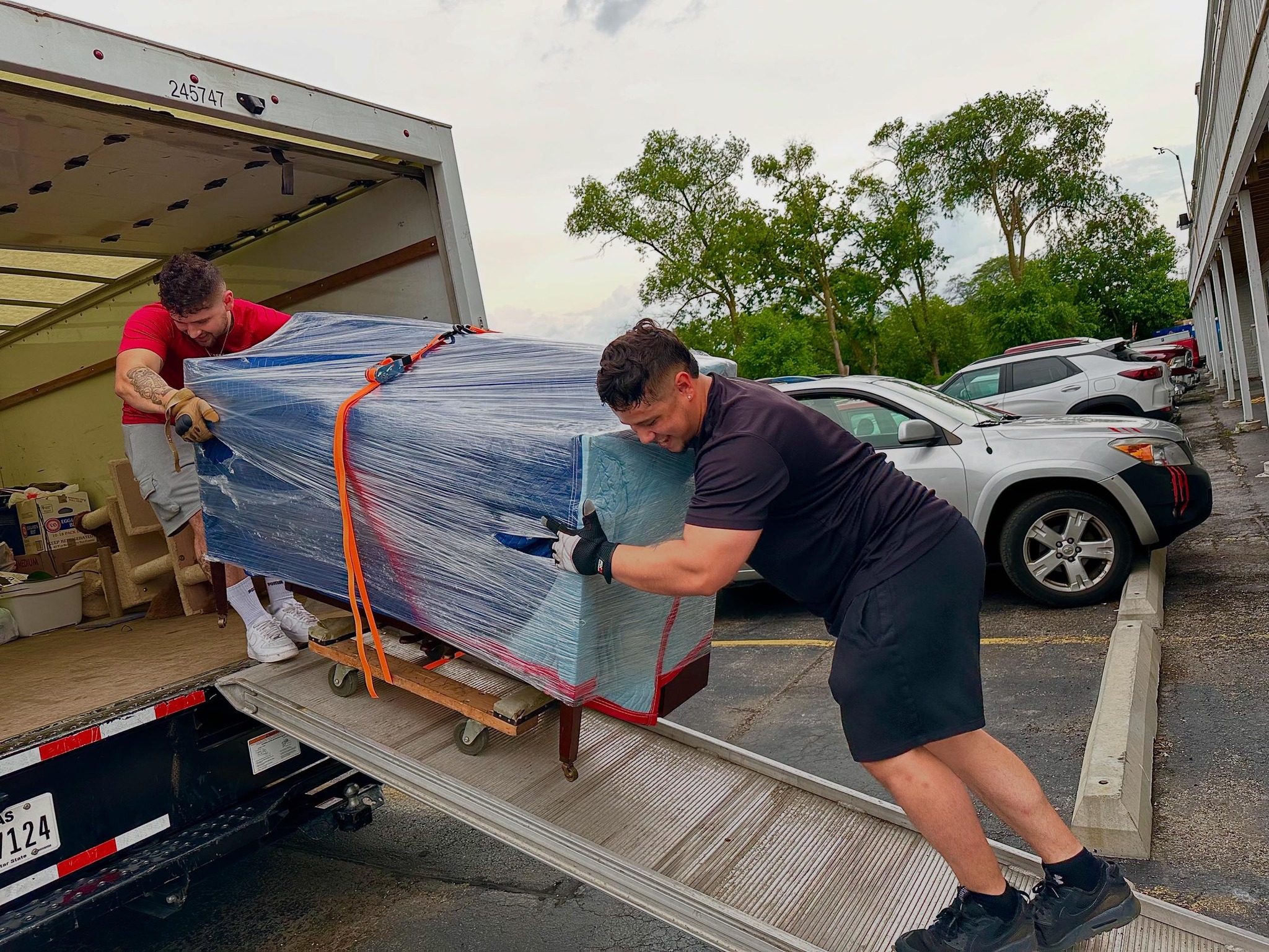 Grizzly Grip Movers crew loading a move